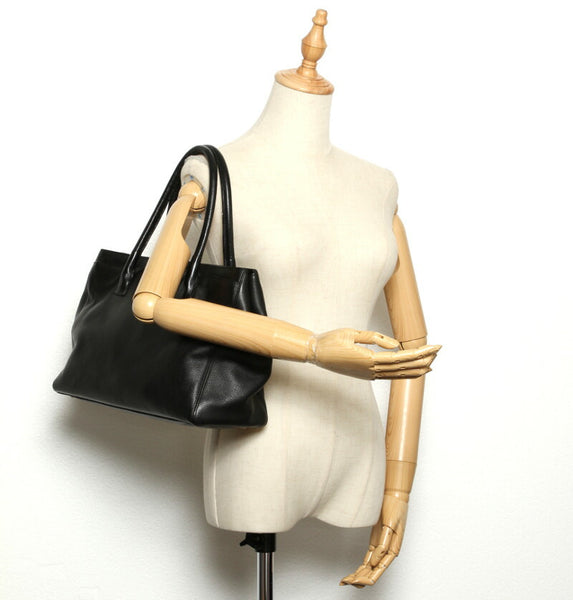 シャネル エグゼクティブ ブラック レザー ショルダーバッグ レディース CHANEL 中古