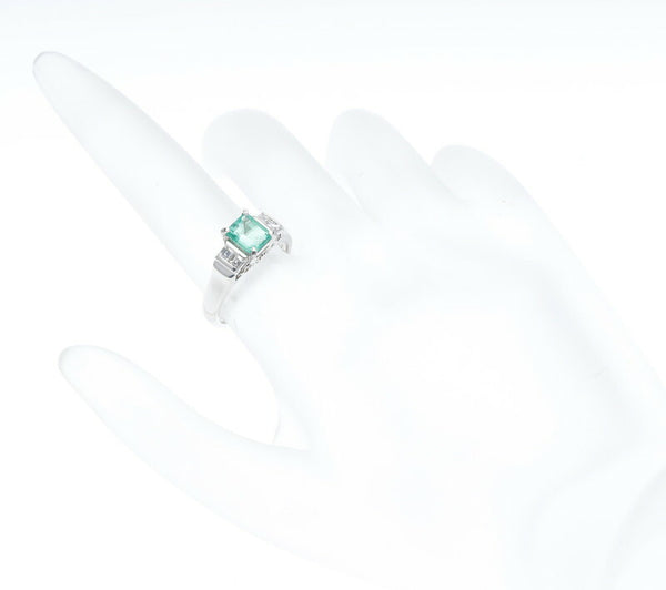 Pt900 プラチナ エメラルド0.69ct ダイヤ0.22ct リング 指輪 レディース 10.5号 中古