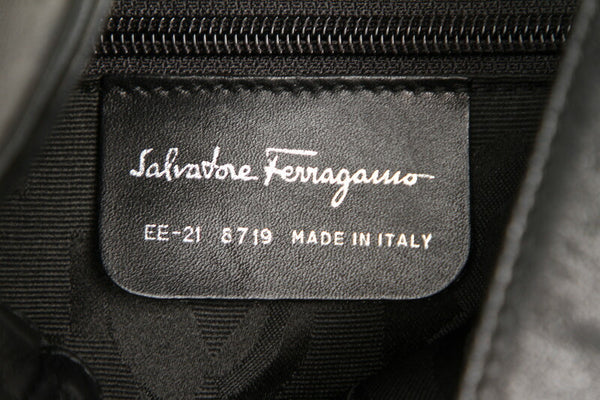 サルヴァトーレフェラガモ EE-21 8719 ブラック レザー ショルダーバッグ レディース Salvatore Ferragamo 中古
