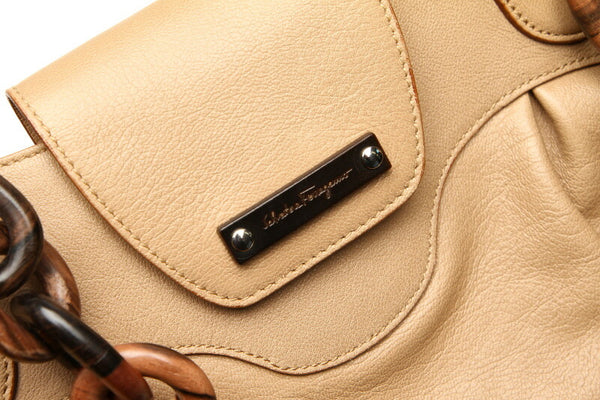 サルヴァトーレフェラガモ ウッド AU-21/6371 ベージュ レザー ハンドバッグ レディース Salvatore Ferragamo 中古