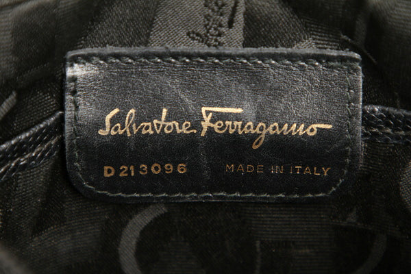 サルヴァトーレフェラガモ ヴァラ D21 3096 ブラック 黒 レザー ショルダーバッグ レディース Salvatore Ferragamo 中古