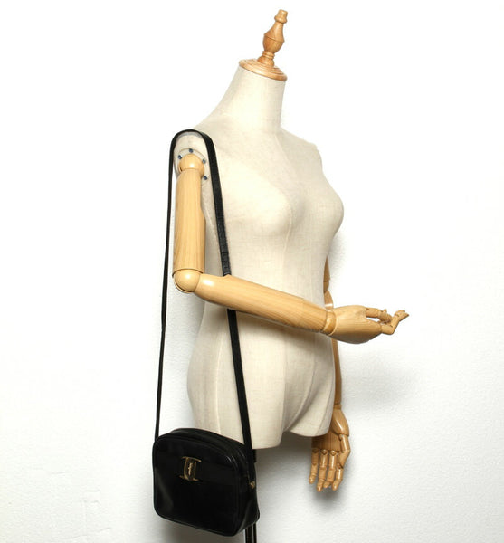 サルヴァトーレフェラガモ ヴァラ D21 3096 ブラック 黒 レザー ショルダーバッグ レディース Salvatore Ferragamo 中古