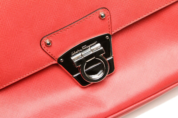 サルヴァトーレフェラガモ ガンチーニ BW-21 A752 ピンク レザー ショルダーバッグ レディース Salvatore Ferragamo 中古