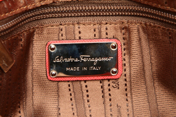 サルヴァトーレフェラガモ ガンチーニ BW-21 A752 ピンク レザー ショルダーバッグ レディース Salvatore Ferragamo 中古