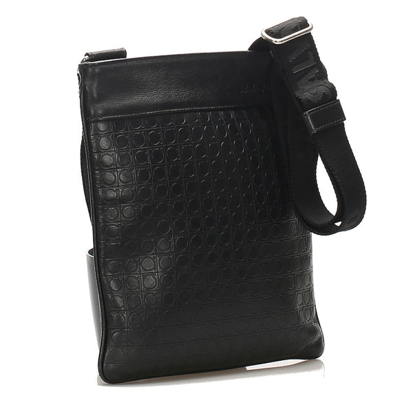 サルヴァトーレフェラガモ ガンチーニ FB-24 9420 ブラック 黒 レザー ショルダーバッグ レディース Salvatore Ferragamo 中古