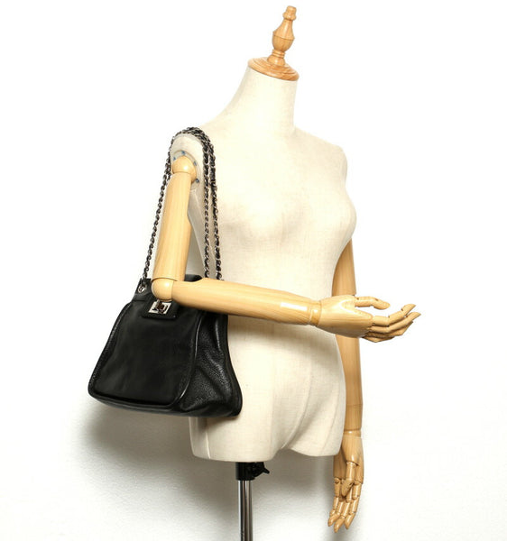 シャネル チェーン ブラック  レザー ショルダーバッグ レディース CHANEL 中古
