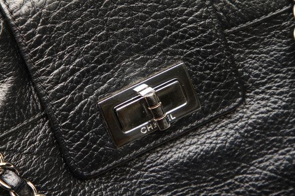 シャネル チェーン ブラック  レザー ショルダーバッグ レディース CHANEL 中古