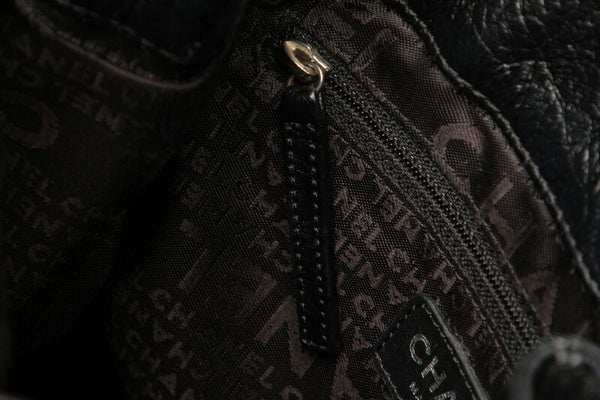 シャネル チェーン ブラック  レザー ショルダーバッグ レディース CHANEL 中古