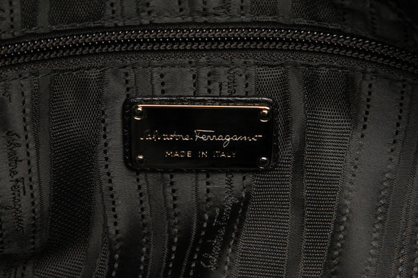 サルヴァトーレフェラガモ ガンチーニ GG-21 D295 ブラック 黒 レザー ショルダーバッグ レディース Salvatore Ferragamo 【中古】