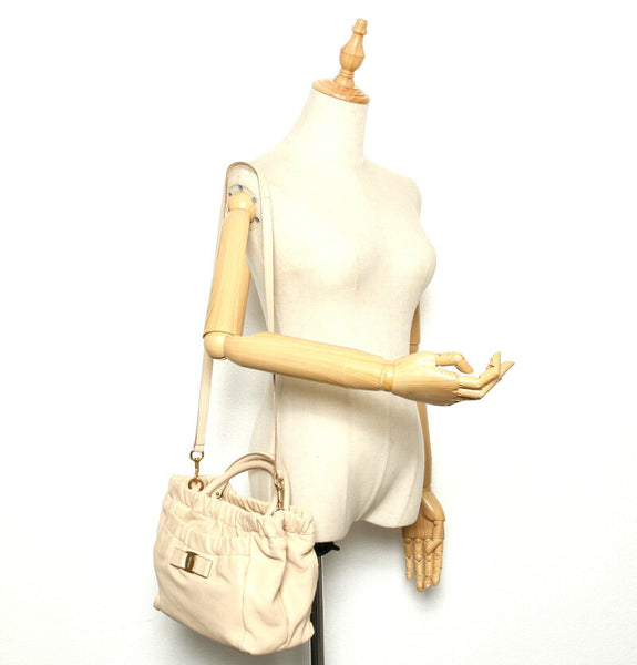 サルヴァトーレフェラガモ ヴァラリボン GG-21 C793 ベージュ レザー ハンドバッグ ショルダーバッグ 2WAY レディース Salvatore Ferragamo 中古