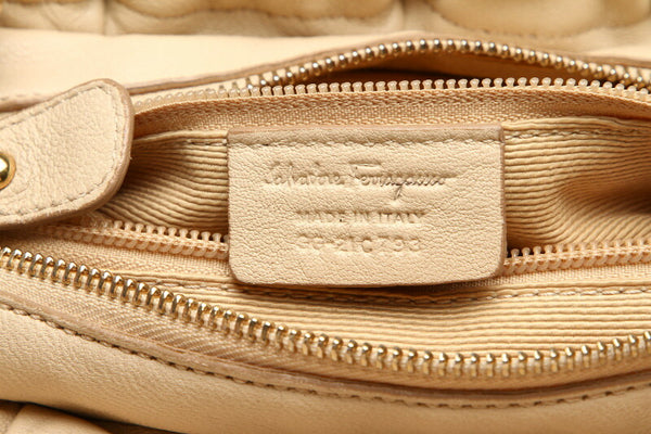 サルヴァトーレフェラガモ ヴァラリボン GG-21 C793 ベージュ レザー ハンドバッグ ショルダーバッグ 2WAY レディース Salvatore Ferragamo 中古