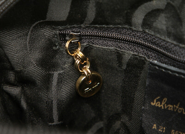 サルヴァトーレフェラガモ ヴァラ A21 6677 ブラック 黒 レザー ショルダーバッグ レディース Salvatore Ferragamo 中古