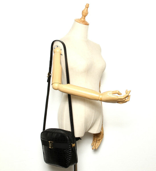 サルヴァトーレフェラガモ ヴァラ A21 6677 ブラック 黒 レザー ショルダーバッグ レディース Salvatore Ferragamo 中古