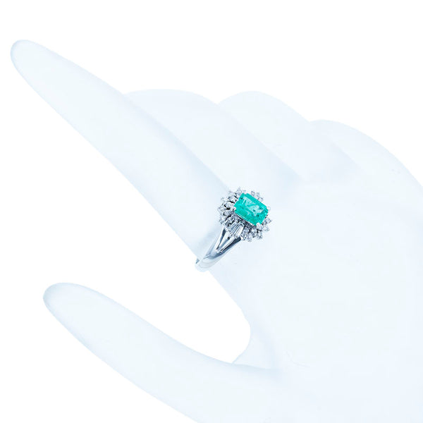 Pt900 プラチナ エメラルド0.80ct ダイヤ0.26ct リング 指輪 レディース 11号 【中古】