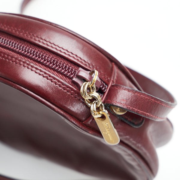サルヴァトーレフェラガモ 斜め掛け ショルダーバッグ ワインレッド レザー レディース Salvatore Ferragamo 【中古】