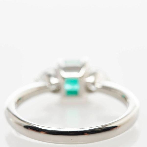Pt900 プラチナ エメラルド0.42ct ダイヤ0.25ct リング 指輪 レディース 11号 【中古】