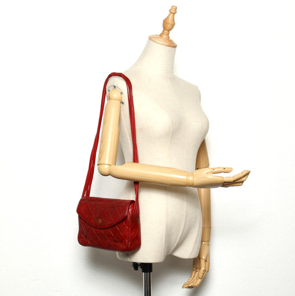 シャネル マトラッセ レッド ラムスキン 肩掛け ショルダーバッグ レディース CHANEL 中古