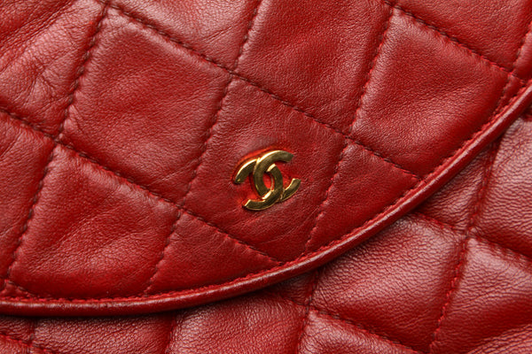 シャネル マトラッセ レッド ラムスキン 肩掛け ショルダーバッグ レディース CHANEL 中古