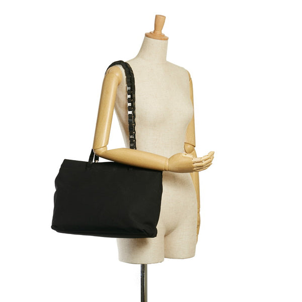 サルヴァトーレフェラガモ チェーン ショルダーバッグ AU-21 8803 ブラック ナイロン レディース Salvatore Ferragamo 【中古】