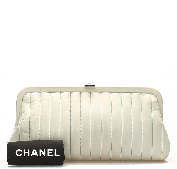 シャネル グリーン ラムスキン クラッチバッグ CHANEL レディース 中古
