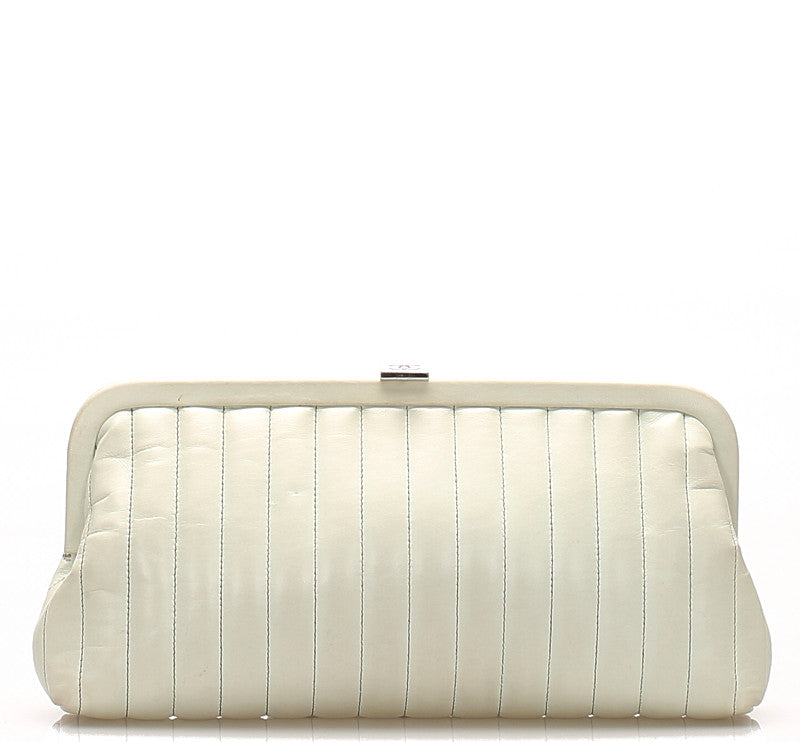 シャネル グリーン ラムスキン クラッチバッグ CHANEL レディース 中古