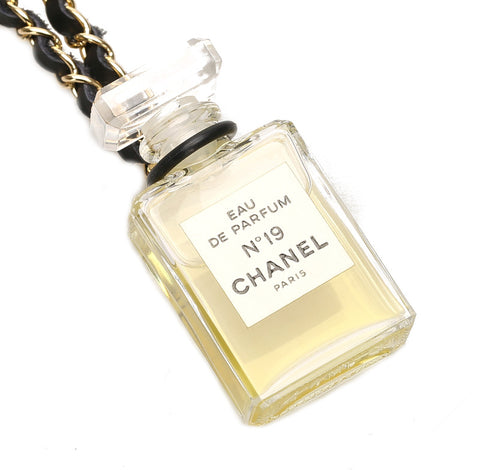 シャネル No.19 EAU DE PARFUM ゴールド ブラック メッキ ラムスキン ネックレス レディース CHANEL 中古