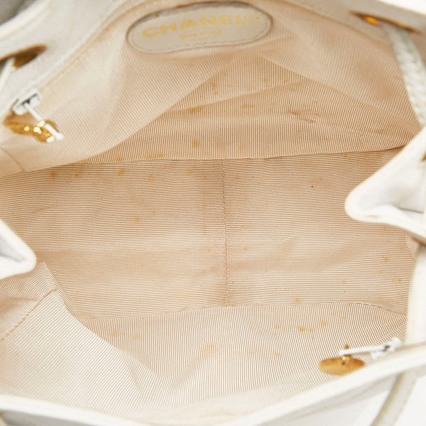 シャネル トリプル ココマーク リュック バックパック ホワイト キャビアスキン レディース CHANEL 【中古】