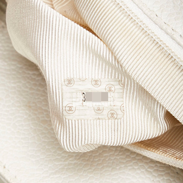 シャネル トリプル ココマーク リュック バックパック ホワイト キャビアスキン レディース CHANEL 【中古】