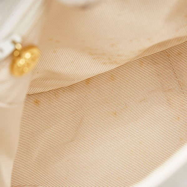 シャネル トリプル ココマーク リュック バックパック ホワイト キャビアスキン レディース CHANEL 【中古】