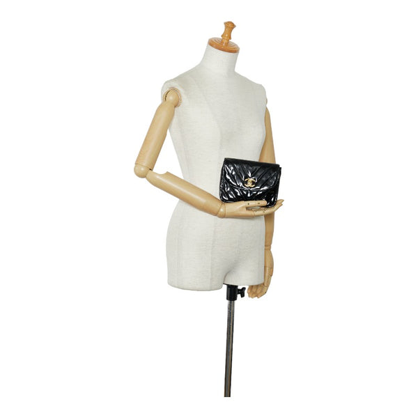 シャネル Vステッチ ウエストバッグ ウエストポーチ ポーチ ブラック エナメル レディース CHANEL 【中古】