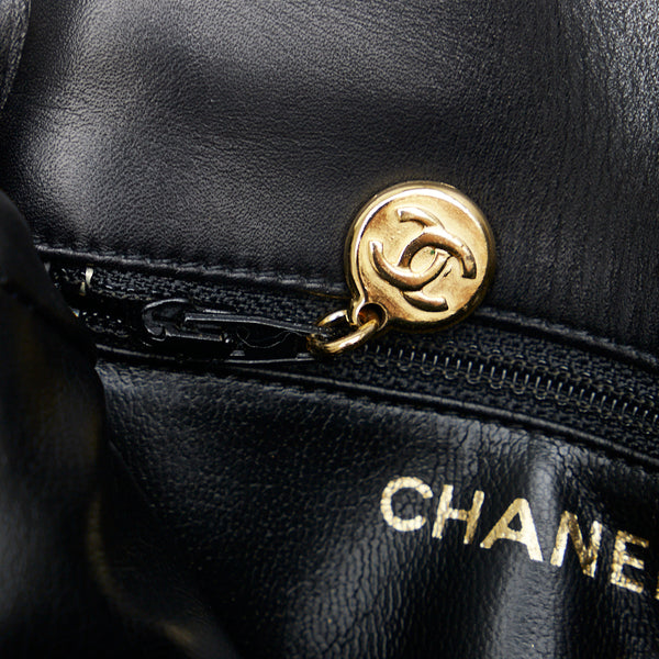 シャネル Vステッチ ウエストバッグ ウエストポーチ ポーチ ブラック エナメル レディース CHANEL 【中古】