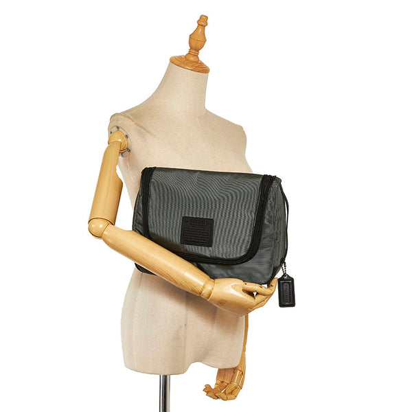 コーチ トラベルポーチ セカンドバッグ グレー ナイロン レディース COACH 【中古】