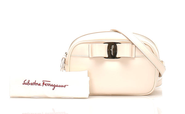 サルヴァトーレフェラガモ ヴァラリボン AU-21 H498 ベージュ ホワイト レザー ショルダーバッグ レディース Salvatore Ferragamo 中古