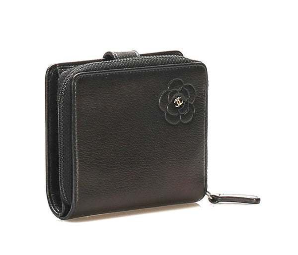 シャネル カメリア ブラック レザー 二つ折り財布 レディース CHANEL 中古