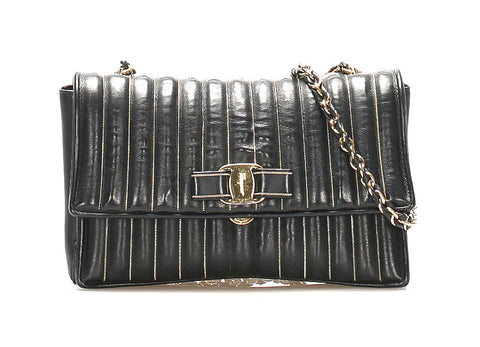 サルヴァトーレフェラガモ ヴァラリボン AU-21 F164 ブラック 黒 レザー ショルダーバッグ レディース Salvatore Ferragamo 中古