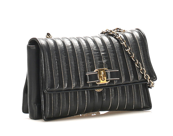 サルヴァトーレフェラガモ ヴァラリボン AU-21 F164 ブラック 黒 レザー ショルダーバッグ レディース Salvatore Ferragamo 中古