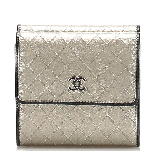 シャネル メタリックグリーン シルバー レザー 三つ折り財布 レディース CHANEL 中古