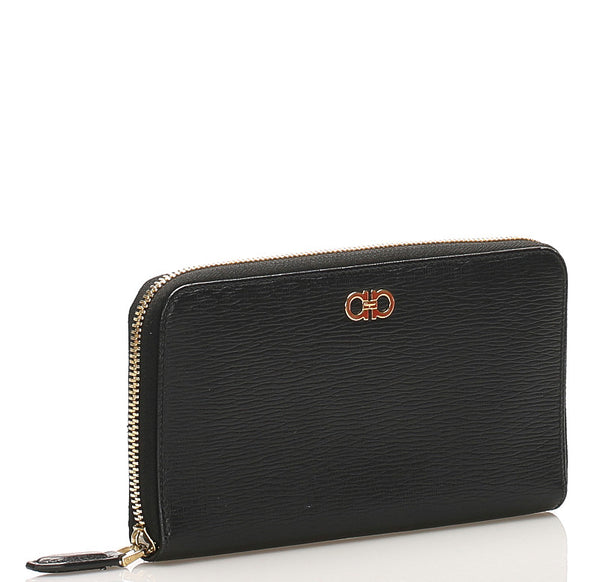 サルヴァトーレフェラガモ ガンチーニ ブラック レザー ラウンドファスナー 長財布 メンズ Salvatore Ferragamo 【中古】