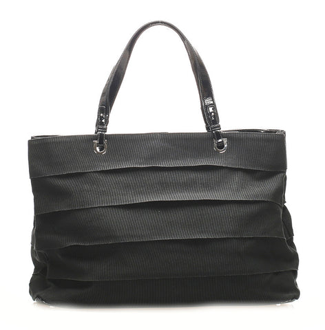 サルヴァトーレフェラガモ ガンチーニ ティアード AU-21-3302 ブラック キャンバス エナメル トートバッグ レディース Salvatore Ferragamo 【中古】