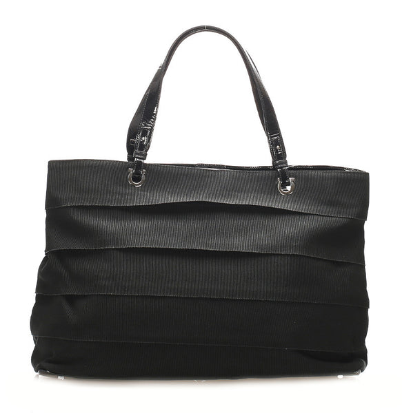 サルヴァトーレフェラガモ ガンチーニ ティアード AU-21-3302 ブラック キャンバス エナメル トートバッグ レディース Salvatore Ferragamo 【中古】