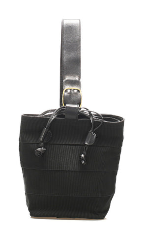 サルヴァトーレフェラガモ ティアード AU-214236 ブラック キャンバス レザー 肩掛け ショルダーバッグ レディース Salvatore Ferragamo 中古