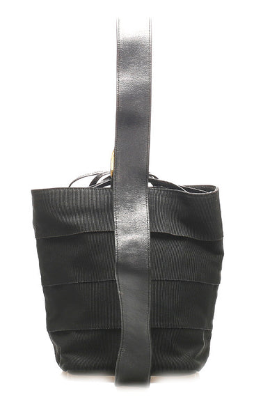 サルヴァトーレフェラガモ ティアード AU-214236 ブラック キャンバス レザー 肩掛け ショルダーバッグ レディース Salvatore Ferragamo 中古