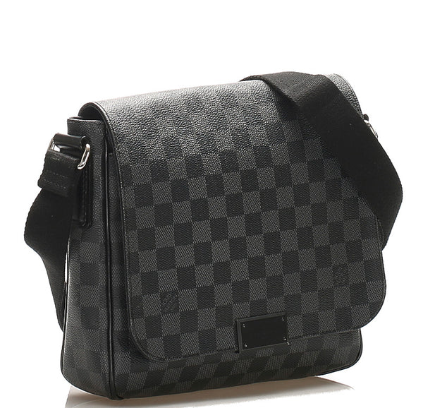 ルイ ヴィトン ダミエグラフィット ディストリクト N41028 グレー PVC レザー 斜め掛け ショルダーバッグ メンズ LOUIS VUITTON 中古