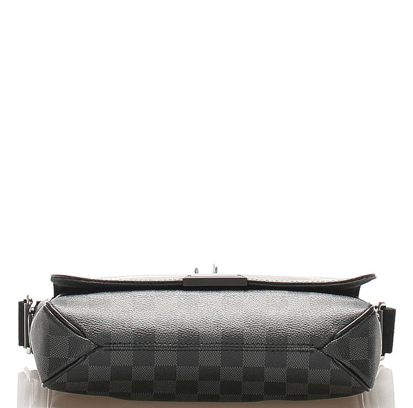 ルイ ヴィトン ダミエグラフィット ディストリクト N41028 グレー PVC レザー 斜め掛け ショルダーバッグ メンズ LOUIS VUITTON 中古