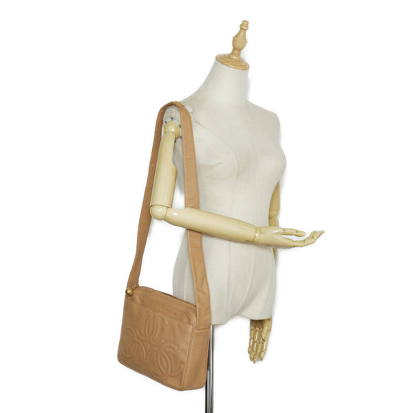 シャネル トリプルココマーク ココボール 斜め掛け ショルダーバッグ  ベージュ キャビアスキン レディース CHANEL 【中古】