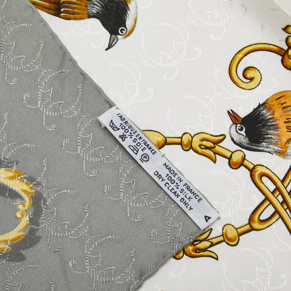 エルメス カレ90 LA CLE des CHAMPS 自由の天地への鍵 スカーフ グレー マルチカラー シルク レディース HERMES 【中古】