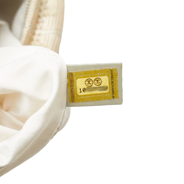 シャネル ニュートラベルライン ココマーク 斜め掛け ショルダーバッグ ホワイト キャンバス レザー レディース CHANEL 【中古】