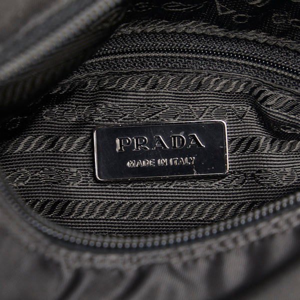 プラダ 三角ロゴプレート 斜め掛け ショルダーバッグ ブラック ナイロン レディース PRADA 【中古】
