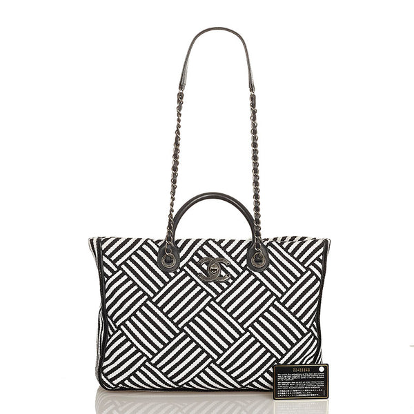 シャネル クロスステッチ ブラック ホワイト キャンバス カーフ チェーンショルダーバッグ レディース CHANEL 【中古】