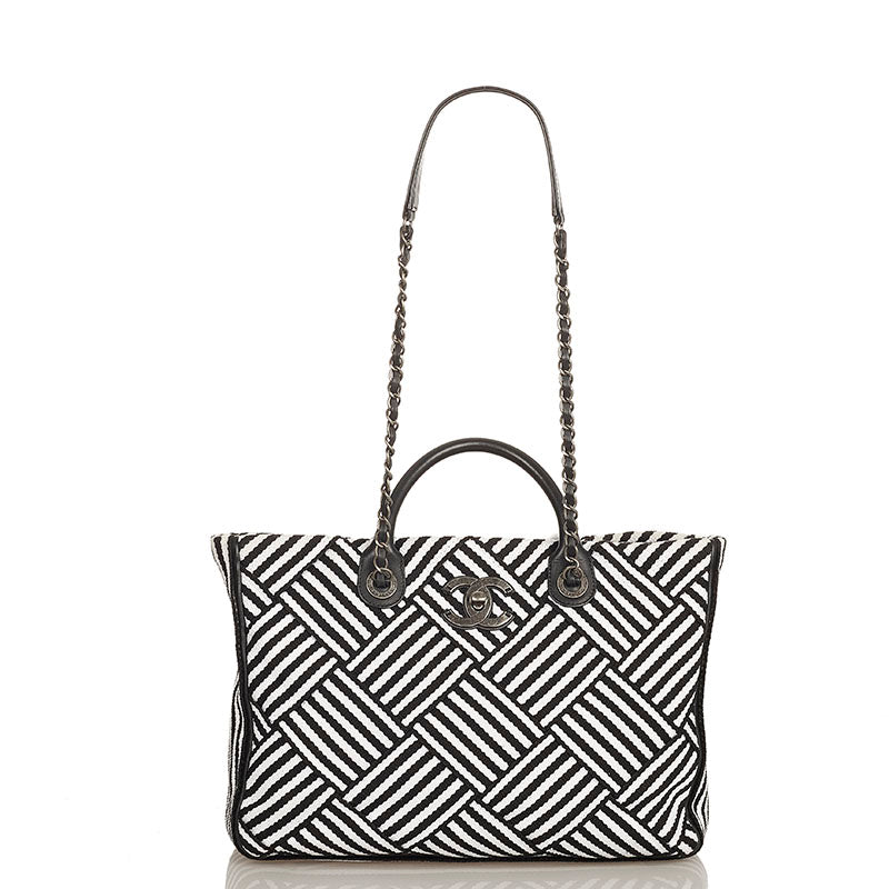 シャネル クロスステッチ ブラック ホワイト キャンバス カーフ チェーンショルダーバッグ レディース CHANEL 【中古】